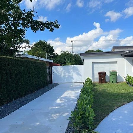 Stunning Deluxe Studio Hialeah Exteriör bild