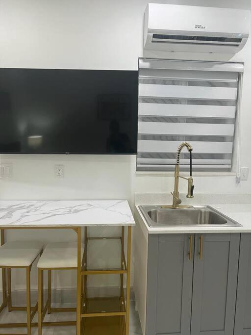 Stunning Deluxe Studio Hialeah Exteriör bild