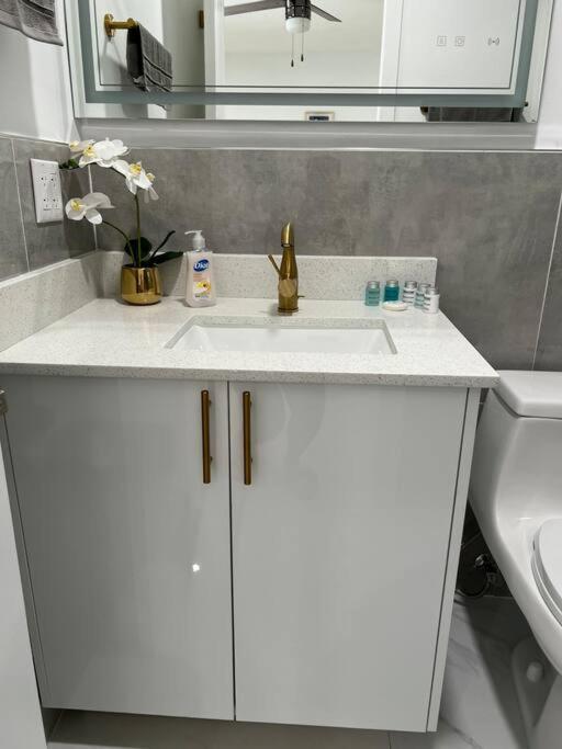 Stunning Deluxe Studio Hialeah Exteriör bild