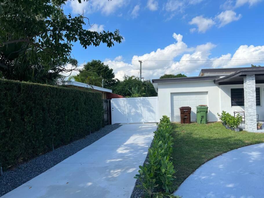 Stunning Deluxe Studio Hialeah Exteriör bild